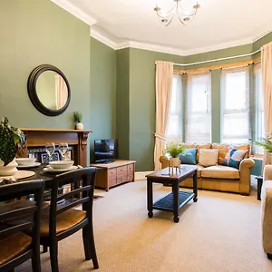 Stylish 2 Bed Apartment, 10 Min Walk To City Centre With Dedicated Parking Space Cardiff